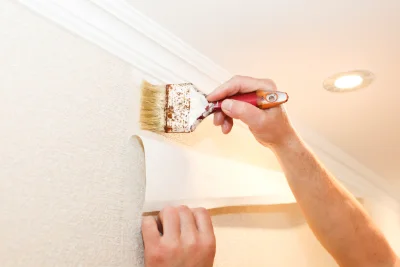 Pose de papier peint à Scorbé-Clairvaux — revêtements muraux et toiles de verre